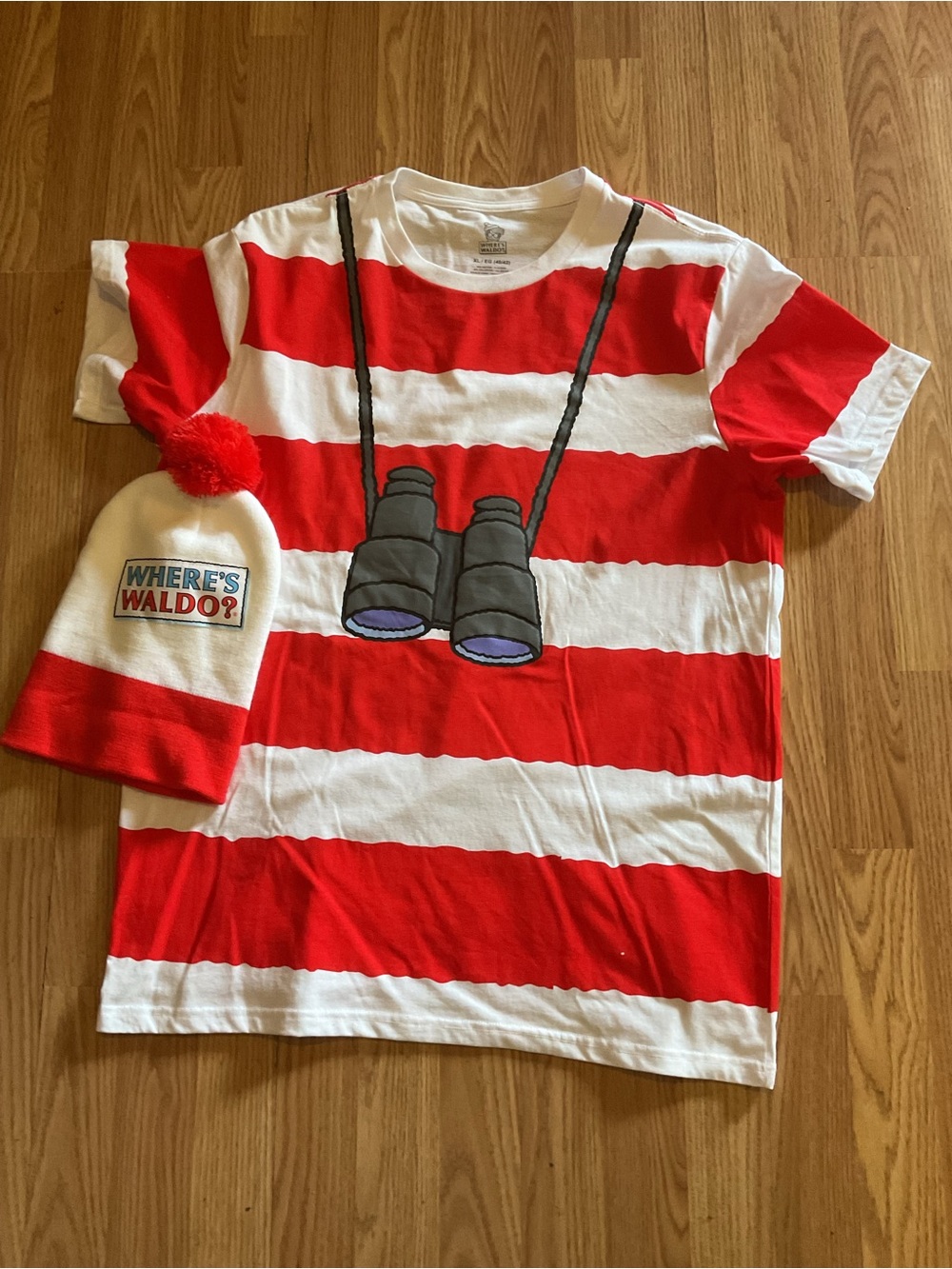 WHERE’S WALDO SET SHIRT&BEANIE SZ.XL 40x31